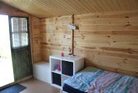 Der Campingplatz Nordenham an der Weser stellt den Famileinurlauber in den H&uuml;tten mit einer Zimmerbelegung von Betten aus Holz zur Verf&uuml;gung