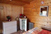 Der Campingplatz Nordenham an der Weser stellt den Famileinurlauber in den H&uuml;tten mit einer Zimmerbelegung von Betten aus Holz zur Verf&uuml;gung