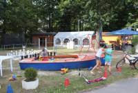 Der Campingplatz Nordenham an der Weser bietet den Campern mit Wohnmobil oder Zelten Boote n&auml;he Spielplatzes anmelden